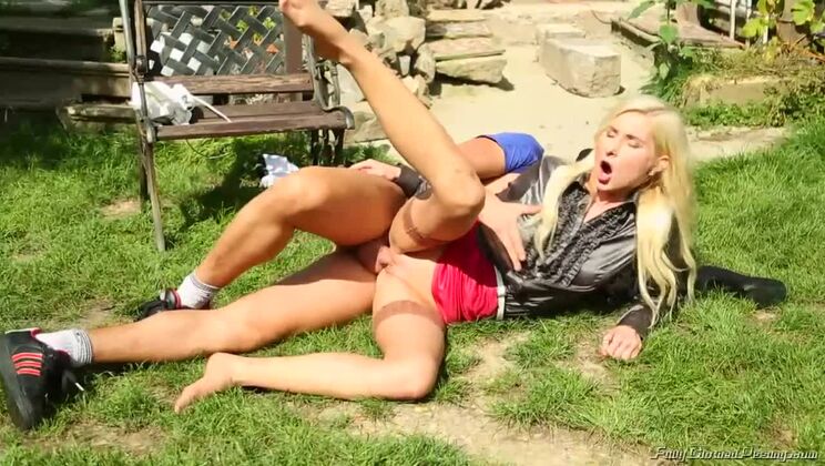 Tainster - Vanessa - Vanessa In Sun Bathing And Golden Showers / 16.03.2021